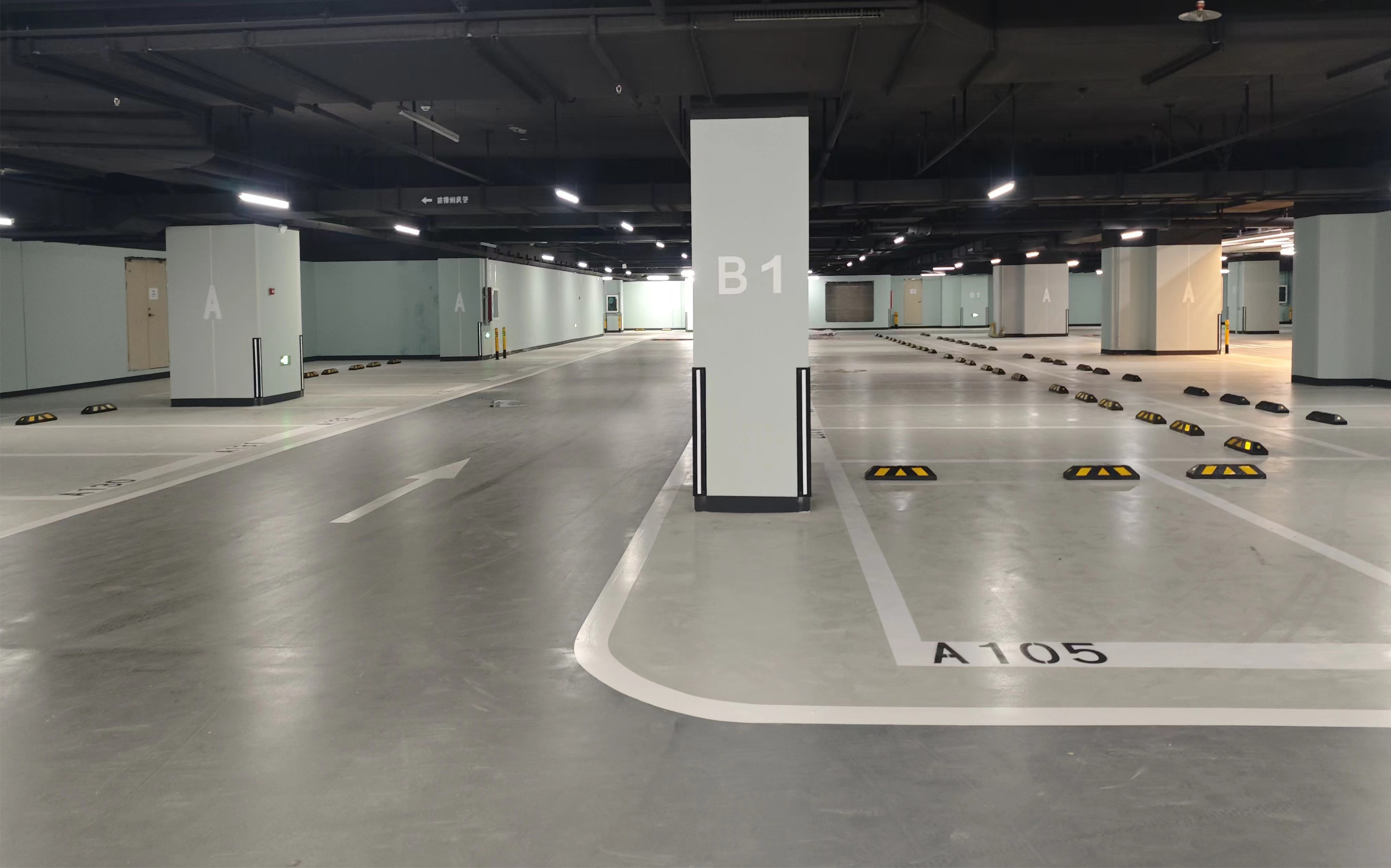 彩田高端车库地坪系列 | 利金城33000㎡车库环氧地坪完工效果